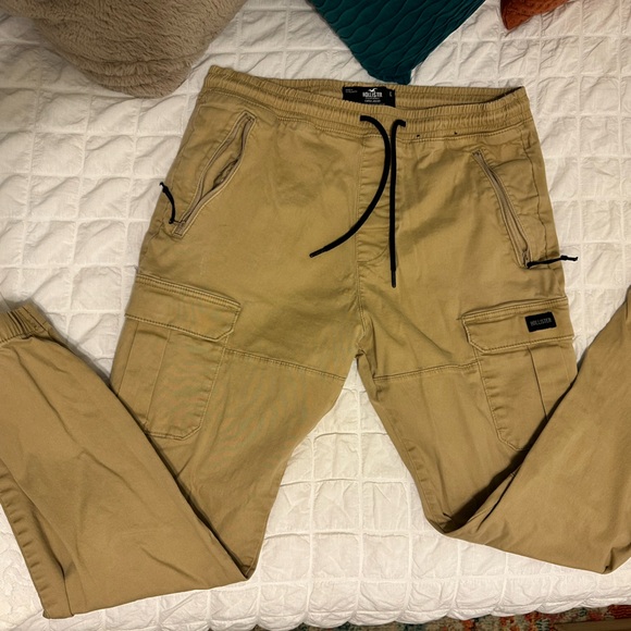 Hollister Men's Khaki Cargo Joggers - Picture 1 of 3